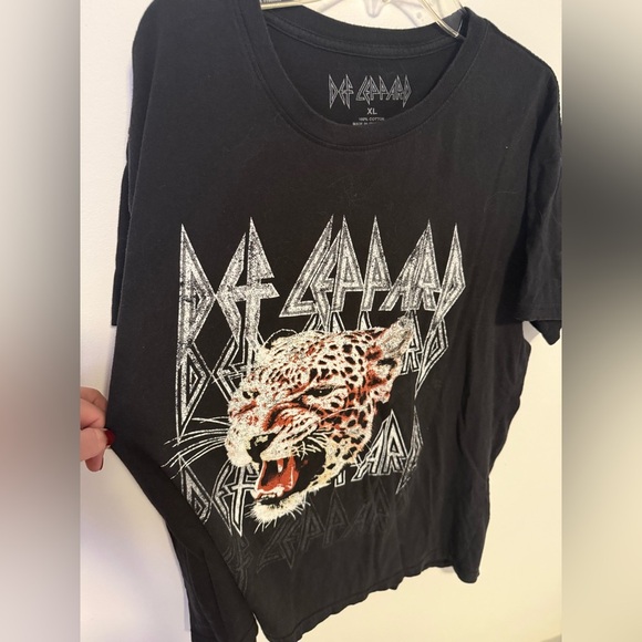 Def Leppard Black Graphic Tee - Picture 3 of 4